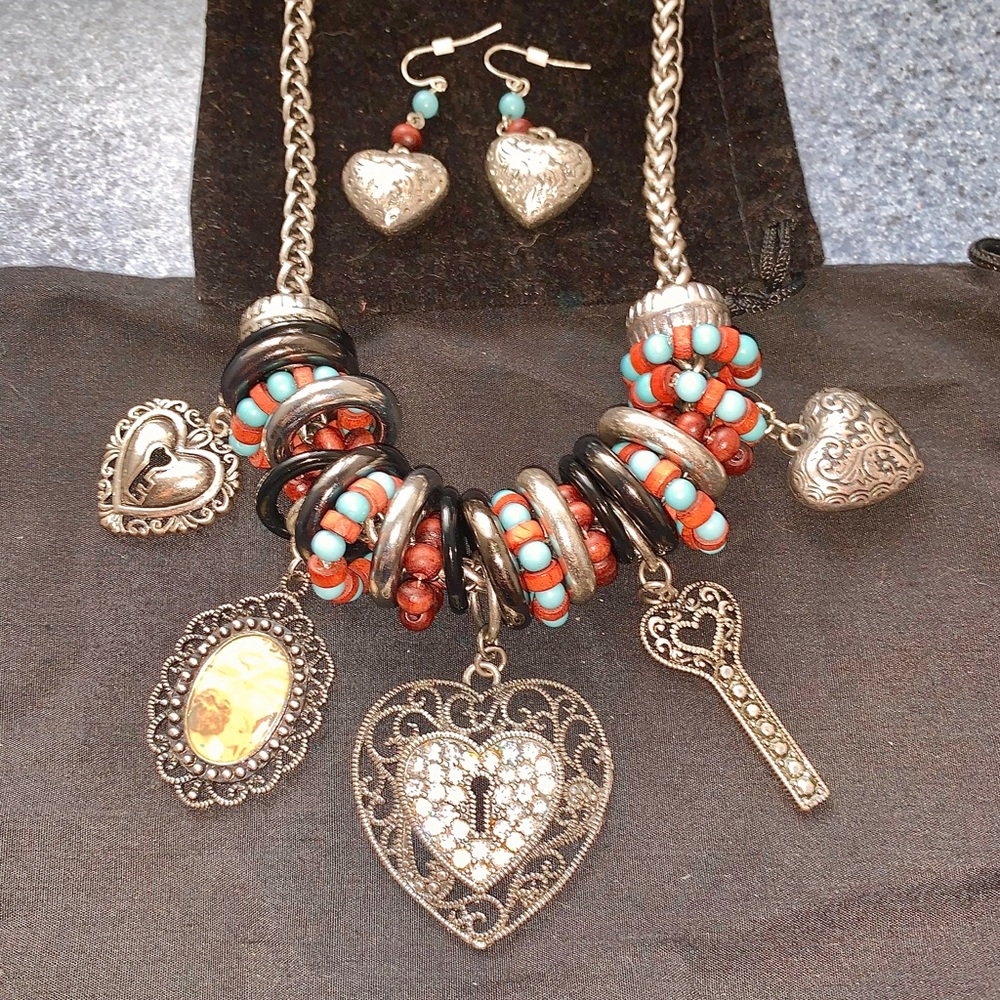 Gorgeous Vintage 18” Heart Necklace w/Earrings